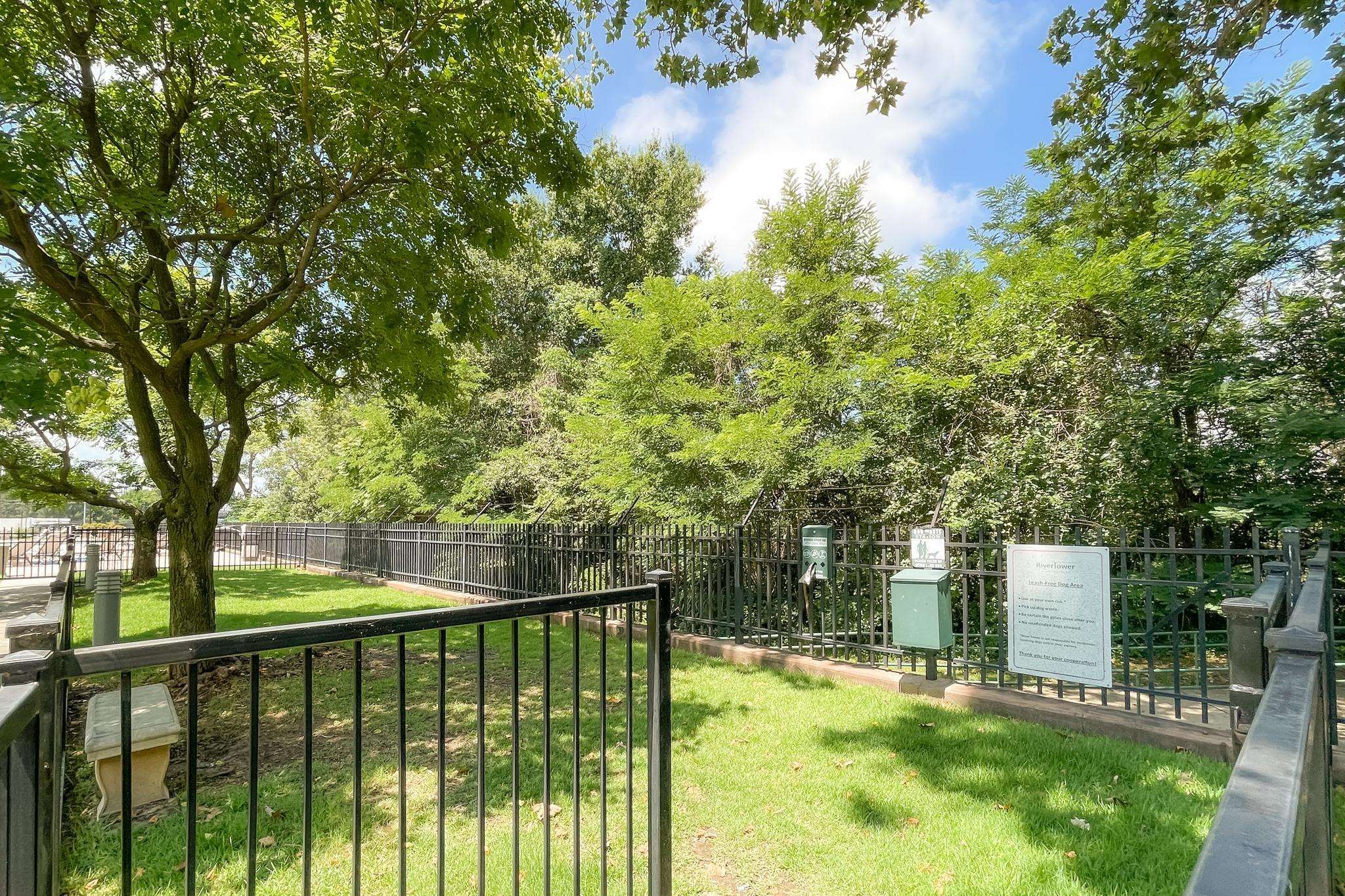 655 Riverside Drive, Unit 506B Memphis, TN 38103 - Photo 24 of 26 a view of an outdoor space and yard