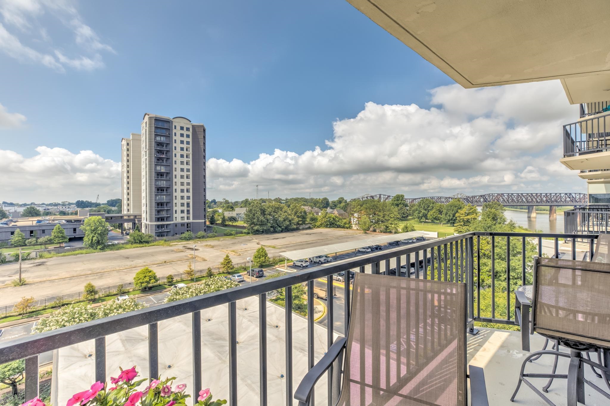 655 Riverside Drive, Unit 506B Memphis, TN 38103 - Photo 10 of 26 a view of city and ocean