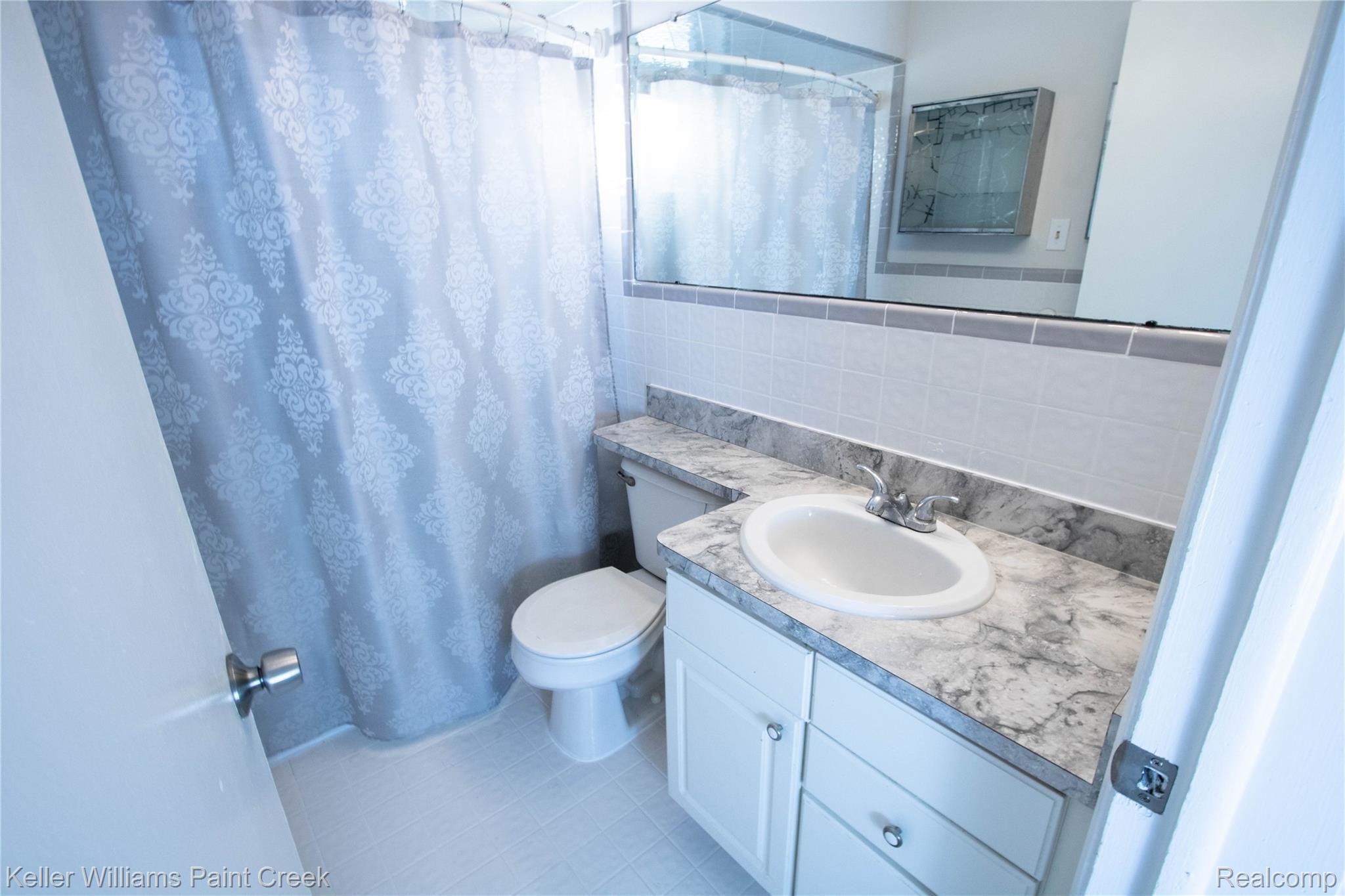 24267 Teppert Avenue Eastpointe, MI 48021 - Photo 10 of 13 _MG_7340.jpg