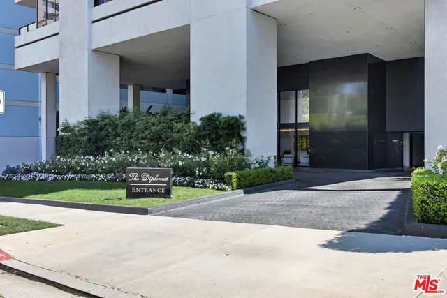 $14,900 | 10350 Wilshire Boulevard, Unit 1203, Los Angeles, CA 90024