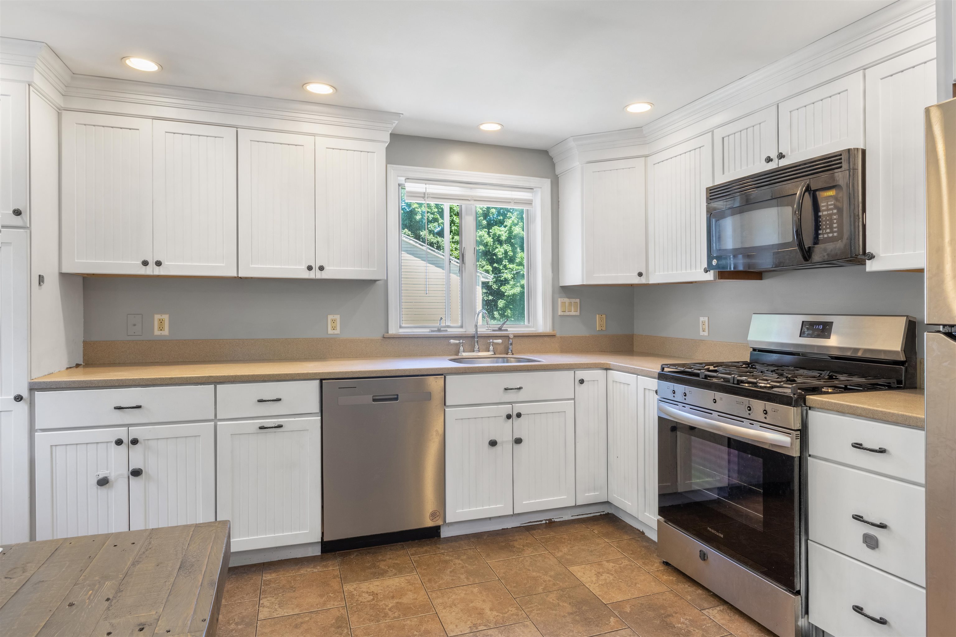 35 Western Avenue Rochester, NH 03867 - Photo 2 of 30