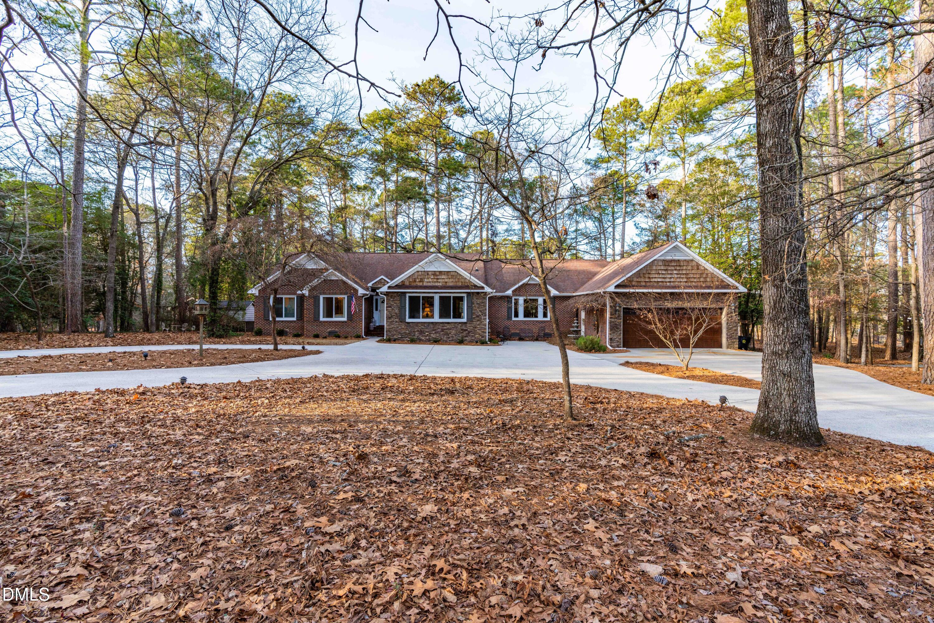 335 Sprunt Drive Clinton, NC 28328 - Photo 2 of 52 DSC00389