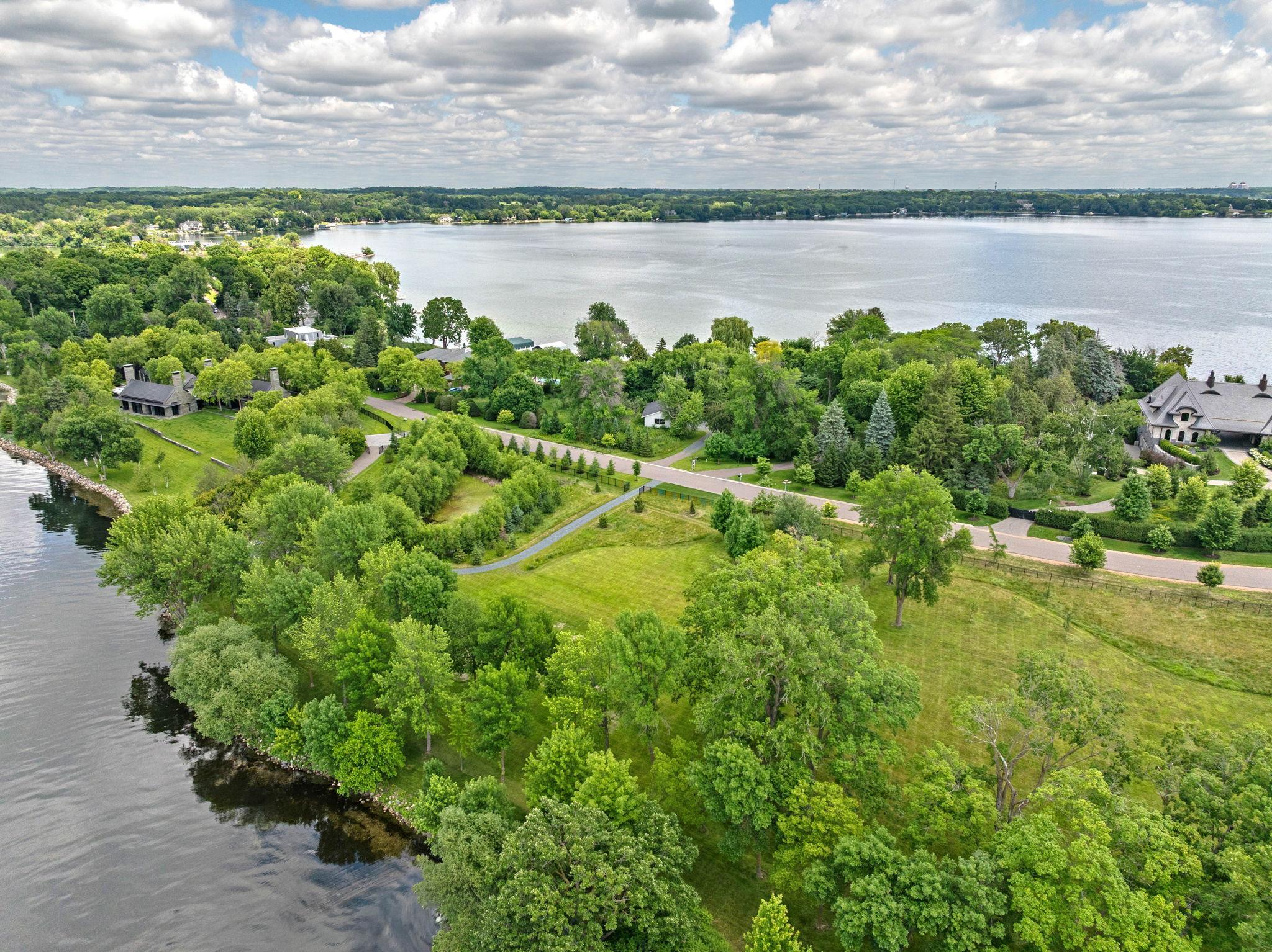 1365 Bracketts Point Road Wayzata, MN 55391 - Photo 19 of 24