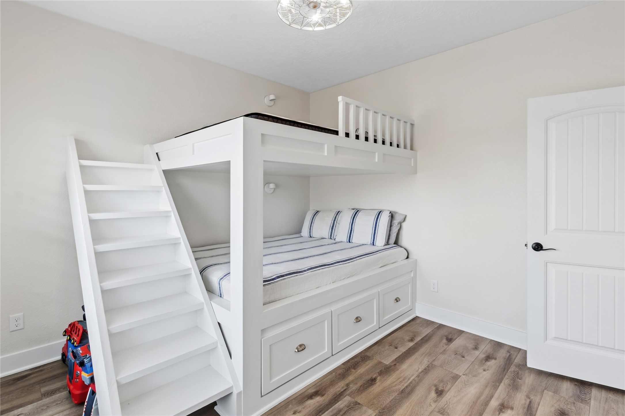 17637 Englin Road Winnie, TX 77665 - Photo 20 of 37 Secondary Bedroom