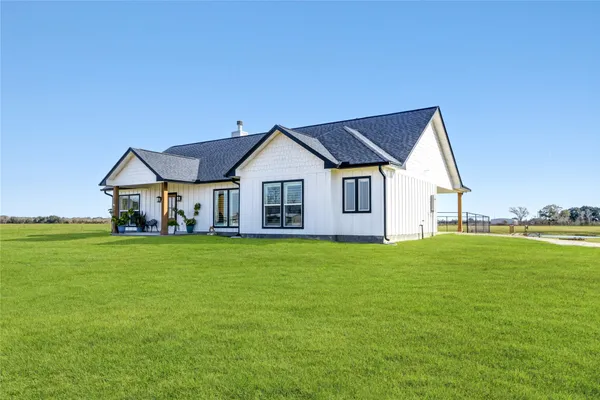 a view of a house with garden and yard