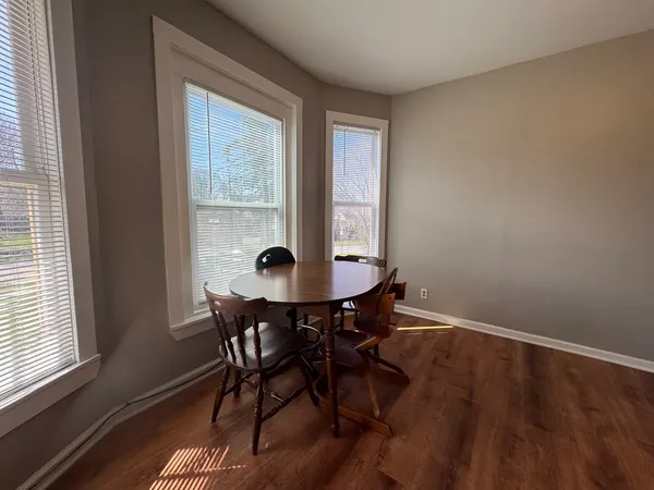 $1,200 | 370 Bent Street, Unit 1, Elgin, IL 60120