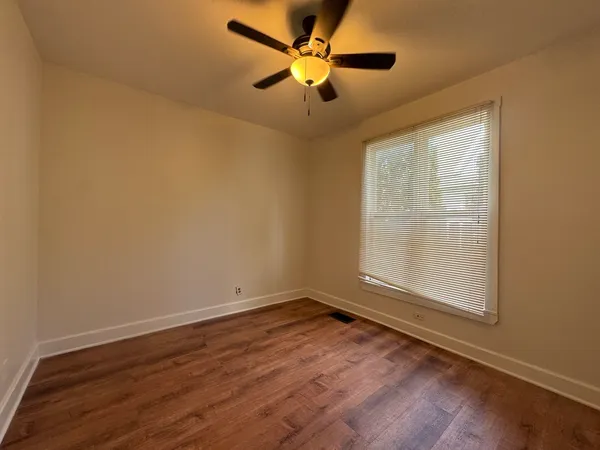 $1,200 | 370 Bent Street, Unit 1, Elgin, IL 60120