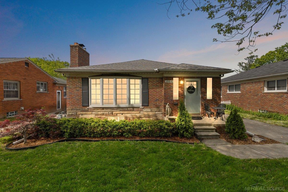 1084 Vernier Road Grosse Pointe, MI 48236 - Photo 2 of 32