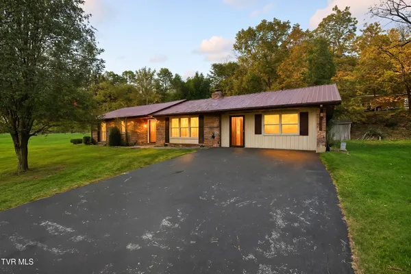 $238,000 | 220 Market Street, Clintwood, VA 24228