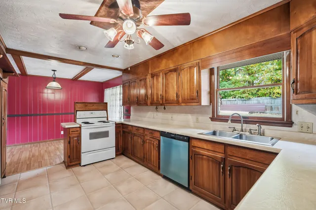 $265,000 | 220 Market Street, Clintwood, VA 24228