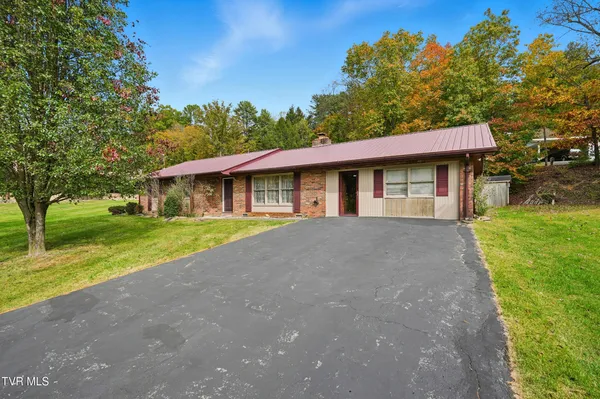 $238,000 | 220 Market Street, Clintwood, VA 24228