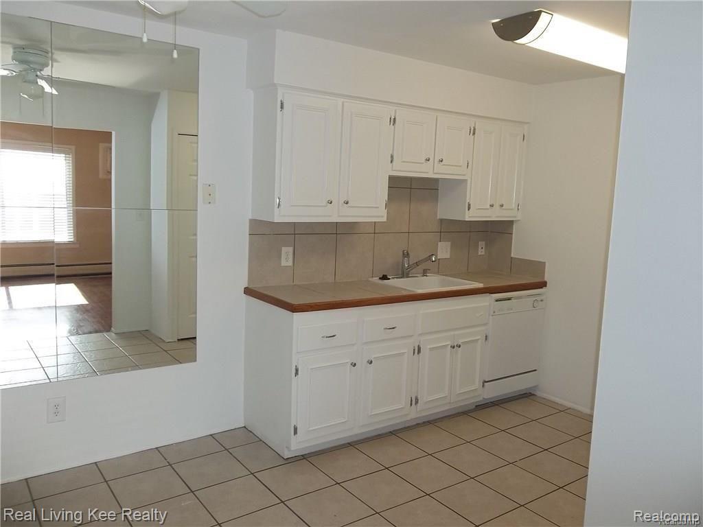 755 West Maple Road Clawson, MI 48017 - Photo 5 of 11