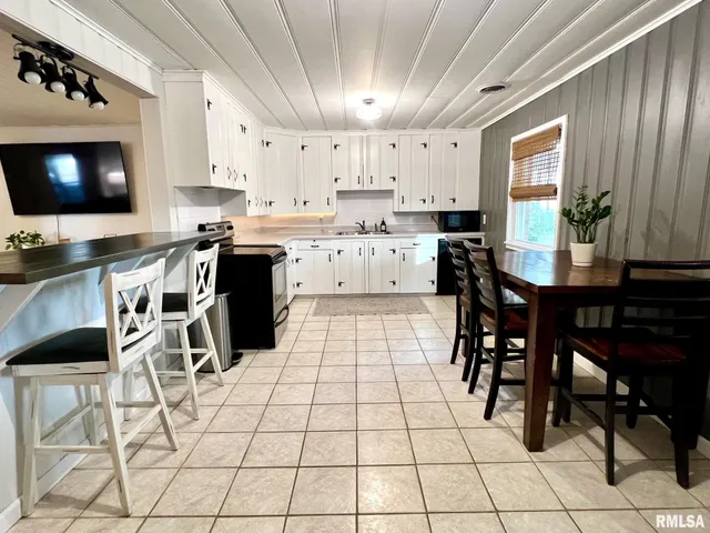 $130,000 | 107 East Michigan Avenue, Jacksonville, IL 62650