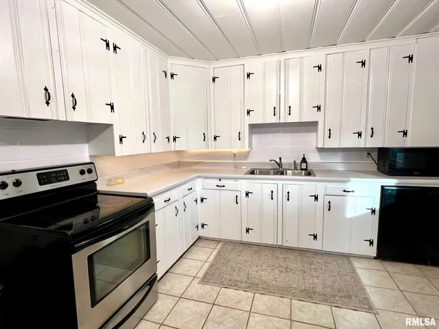 $130,000 | 107 East Michigan Avenue, Jacksonville, IL 62650