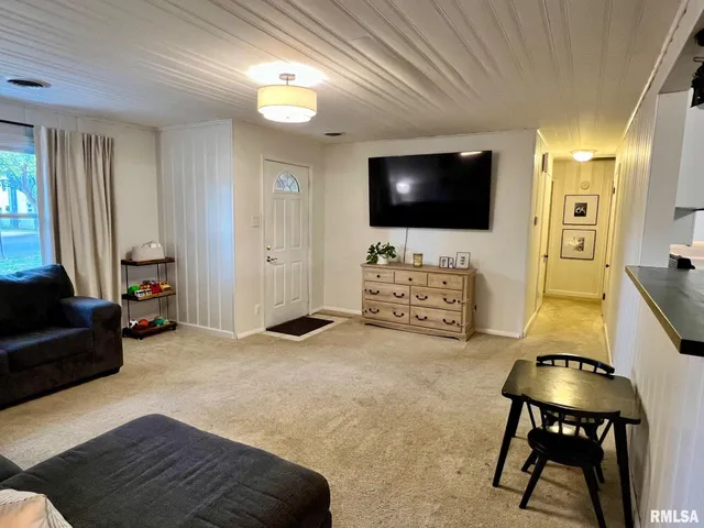 $130,000 | 107 East Michigan Avenue, Jacksonville, IL 62650