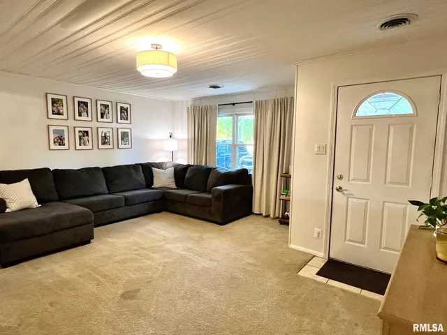 $130,000 | 107 East Michigan Avenue, Jacksonville, IL 62650