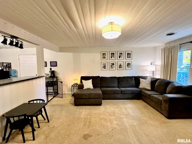 $130,000 | 107 East Michigan Avenue, Jacksonville, IL 62650