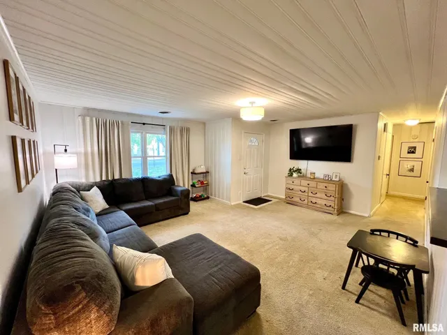 $130,000 | 107 East Michigan Avenue, Jacksonville, IL 62650