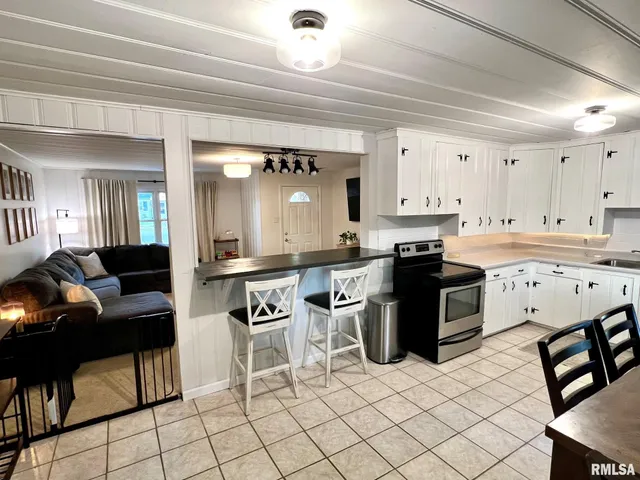 $130,000 | 107 East Michigan Avenue, Jacksonville, IL 62650