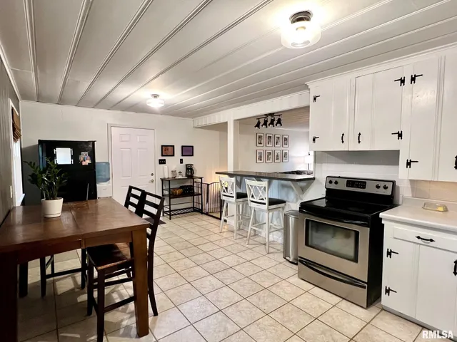 $130,000 | 107 East Michigan Avenue, Jacksonville, IL 62650