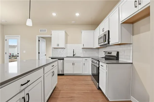 $337,852 | 12428 South Aspen Lane, Lee's Summit, MO 64086