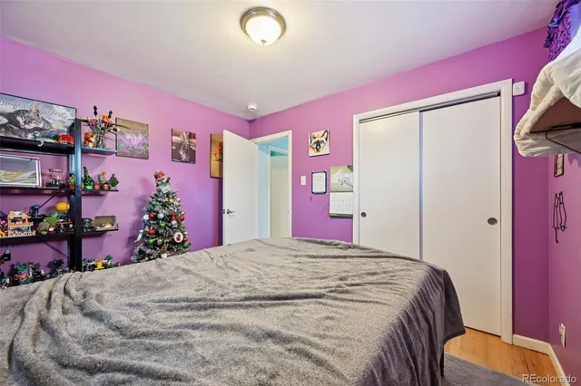 a view of an entryway with workspace