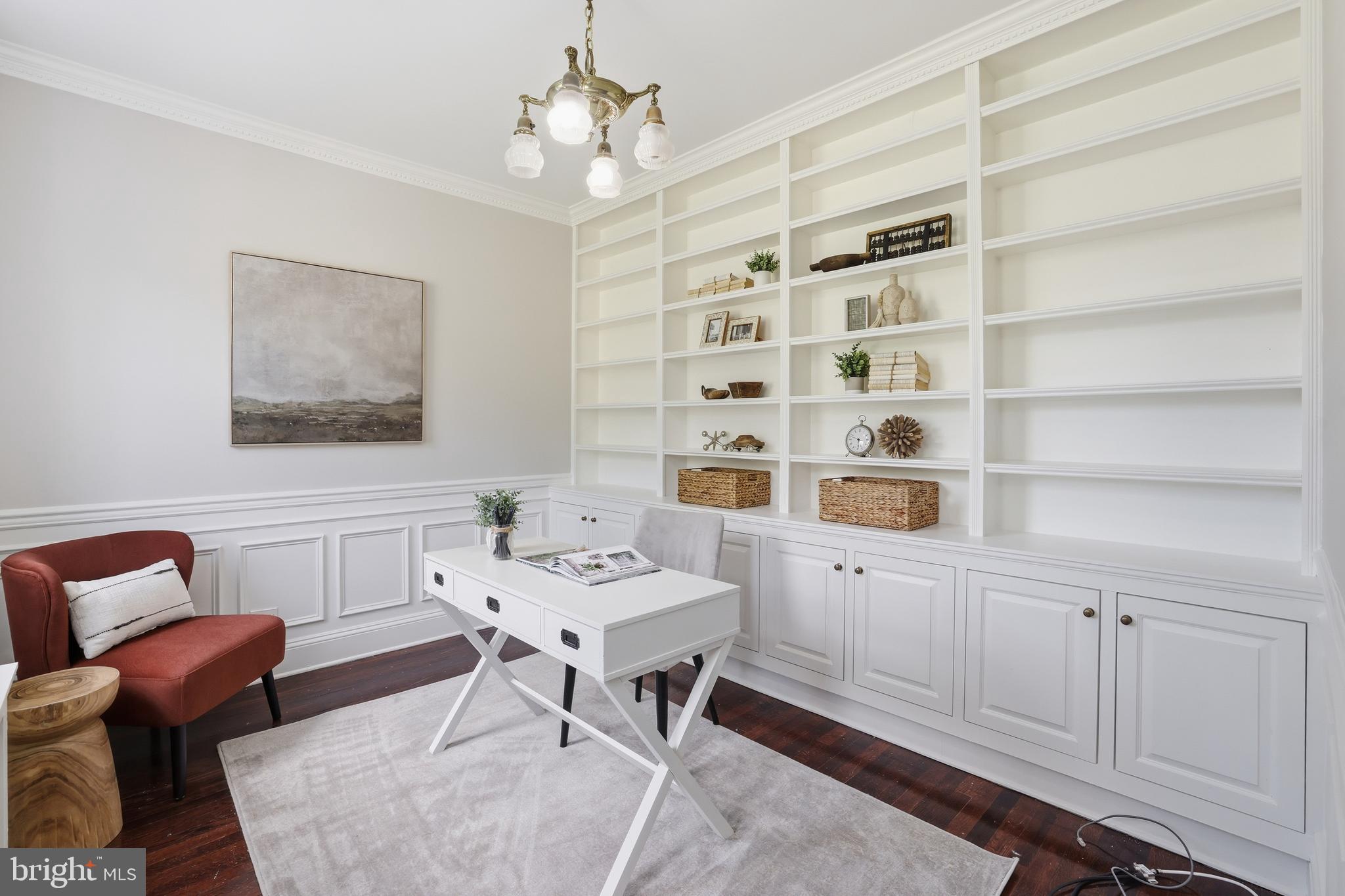 17781 Roxbury Hall Road Leesburg, VA 20175 - Photo 38 of 107 Main-level library with extensive built-ins