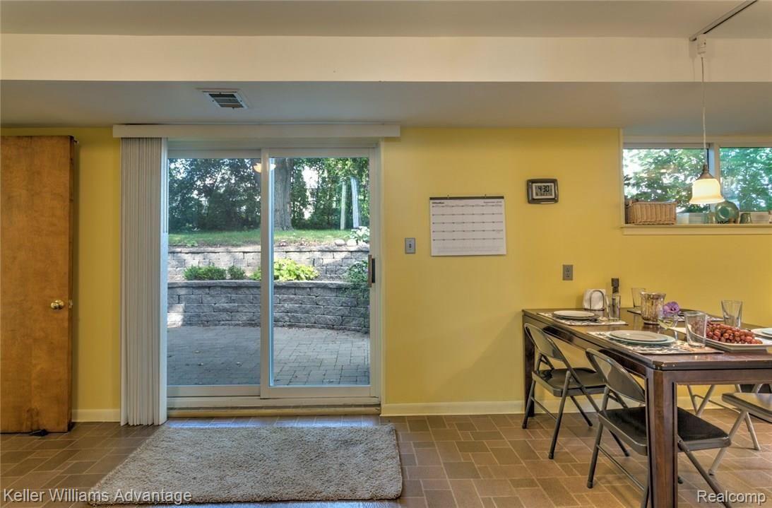 1480 North Pine Street Rochester, MI 48307 - Photo 23 of 29 image.JPG