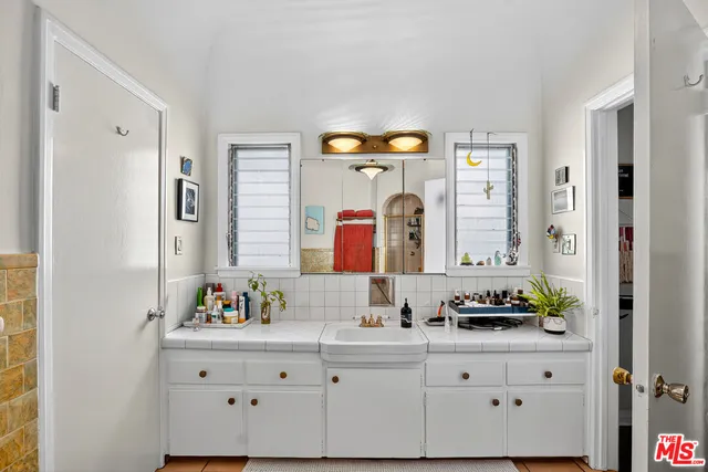 $2,189,000 | 420 North Orange Drive, Los Angeles, CA 90036