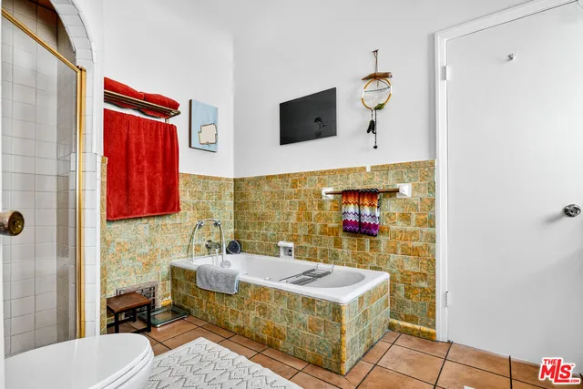 $2,189,000 | 420 North Orange Drive, Los Angeles, CA 90036