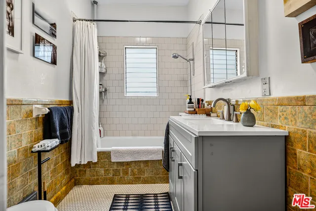 $2,189,000 | 420 North Orange Drive, Los Angeles, CA 90036