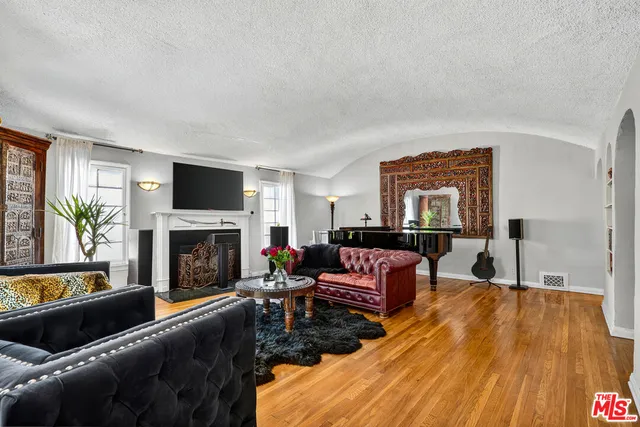 $2,189,000 | 420 North Orange Drive, Los Angeles, CA 90036