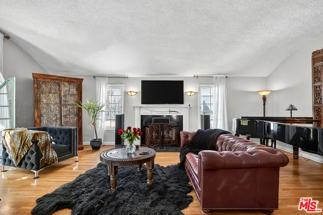 $2,189,000 | 420 North Orange Drive, Los Angeles, CA 90036