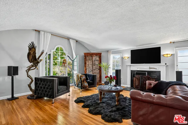 $2,189,000 | 420 North Orange Drive, Los Angeles, CA 90036