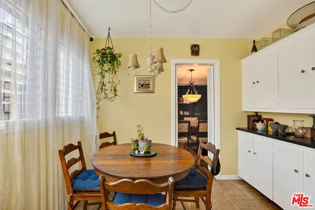 $2,189,000 | 420 North Orange Drive, Los Angeles, CA 90036