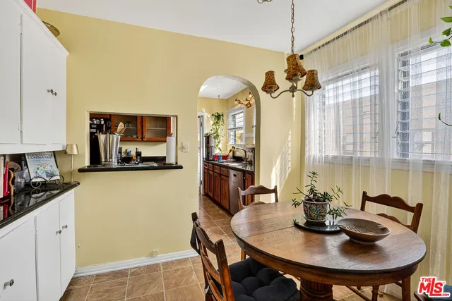 $2,189,000 | 420 North Orange Drive, Los Angeles, CA 90036