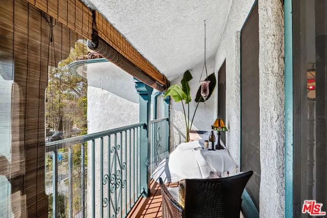 $2,189,000 | 420 North Orange Drive, Los Angeles, CA 90036