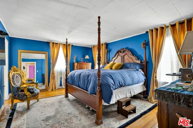 $2,189,000 | 420 North Orange Drive, Los Angeles, CA 90036