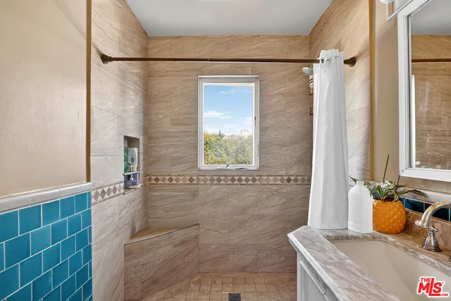 $2,189,000 | 420 North Orange Drive, Los Angeles, CA 90036