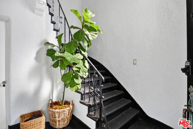 $2,189,000 | 420 North Orange Drive, Los Angeles, CA 90036