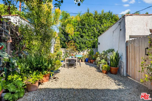 $2,189,000 | 420 North Orange Drive, Los Angeles, CA 90036