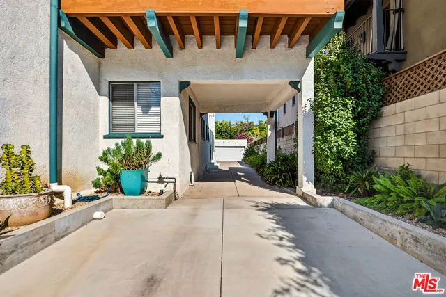 $2,189,000 | 420 North Orange Drive, Los Angeles, CA 90036