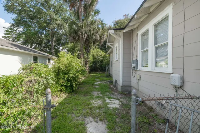 a house view with a backyard space