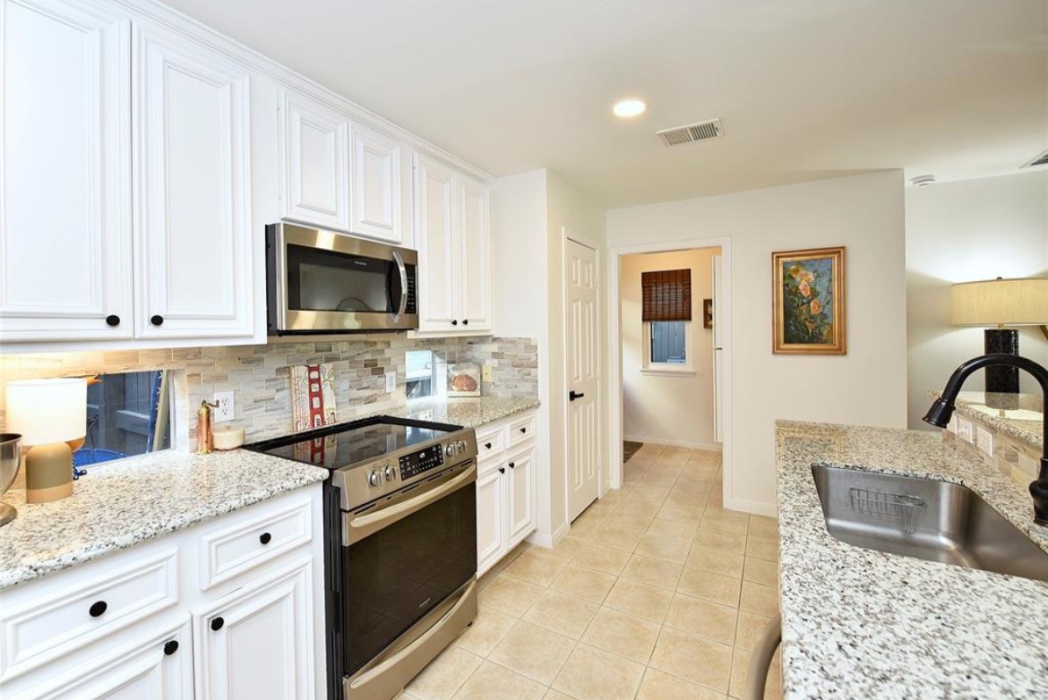2007 Bailey Street Houston, TX 77006 - Photo 14 of 32