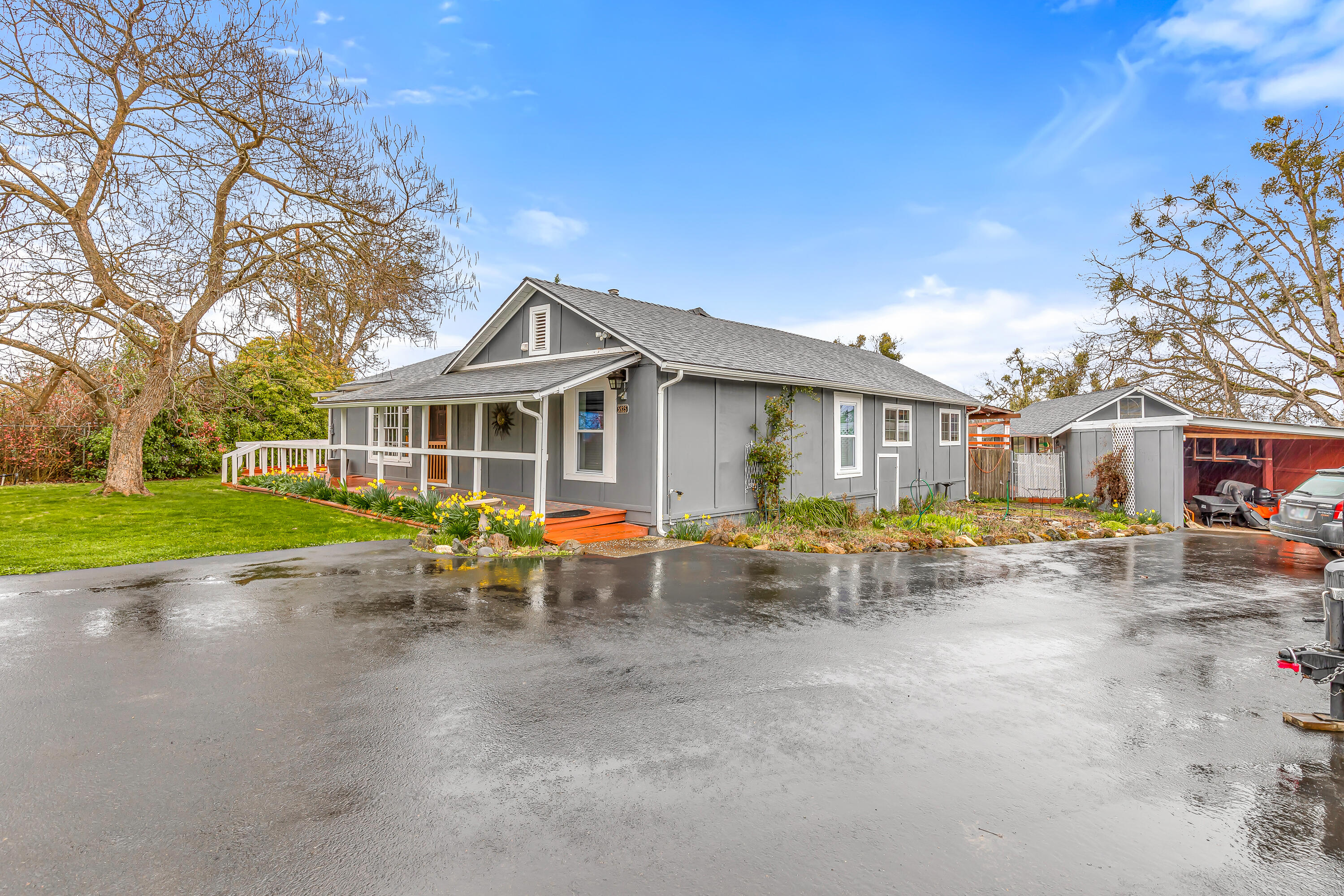 5925 Harris Road Central Point, OR 97502 - Photo 4 of 49