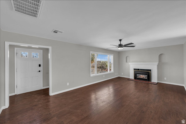 239 North Main Street St. George, UT 84770 - Photo 8 of 30 Upstairs unit entrance/living room