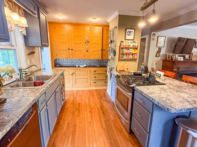 $280,000 | 1359 Highway 2, Rumford, ME 04276