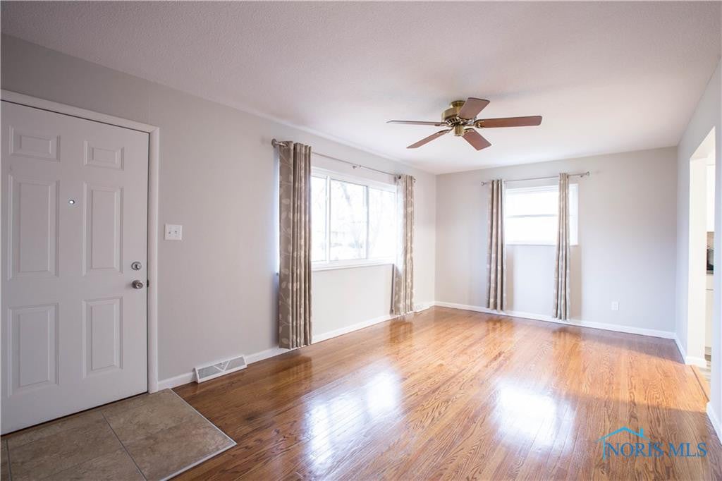 1239 Rosedale Street Maumee, OH 43537 - Photo 3 of 22 Gallery Image 3