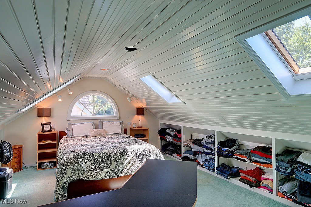 3323 East Fairfax Road Cleveland, OH 44118 - Photo 18 of 24 Third-floor bonus room with skylights