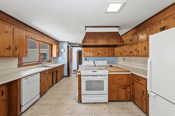 $659,000 | 12 Miltimore Road, Derry, NH 03038